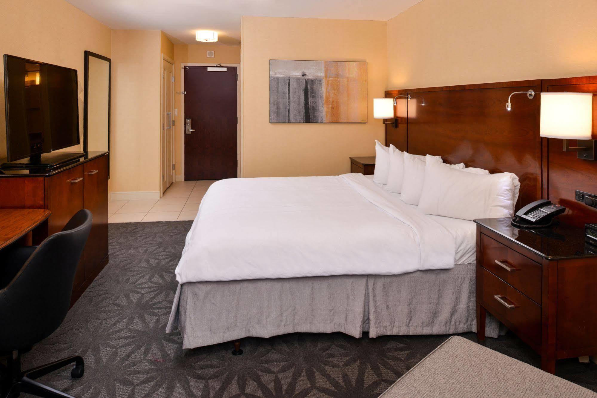 Buffalo Marriott Niagara Hotel 3*